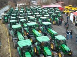 Nejvíce traktorů John Deere na jednom místě - zvětšit fotografii