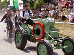 Dnes závody traktorů do vrchu - Žebnice 2008 - zvětšit fotografii