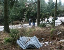 Záhadná exploze zničila myslivcům kazatelnu
