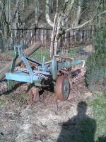 dvouradličný pluh za traktor