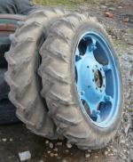 Prodám kola 9,5/9-32 z traktoru Zetor 3011 .
