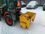 malotraktor Kubota s kartačem a rozprašovačem