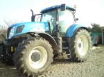 Kolový traktor NEW HOLLAND T 7040