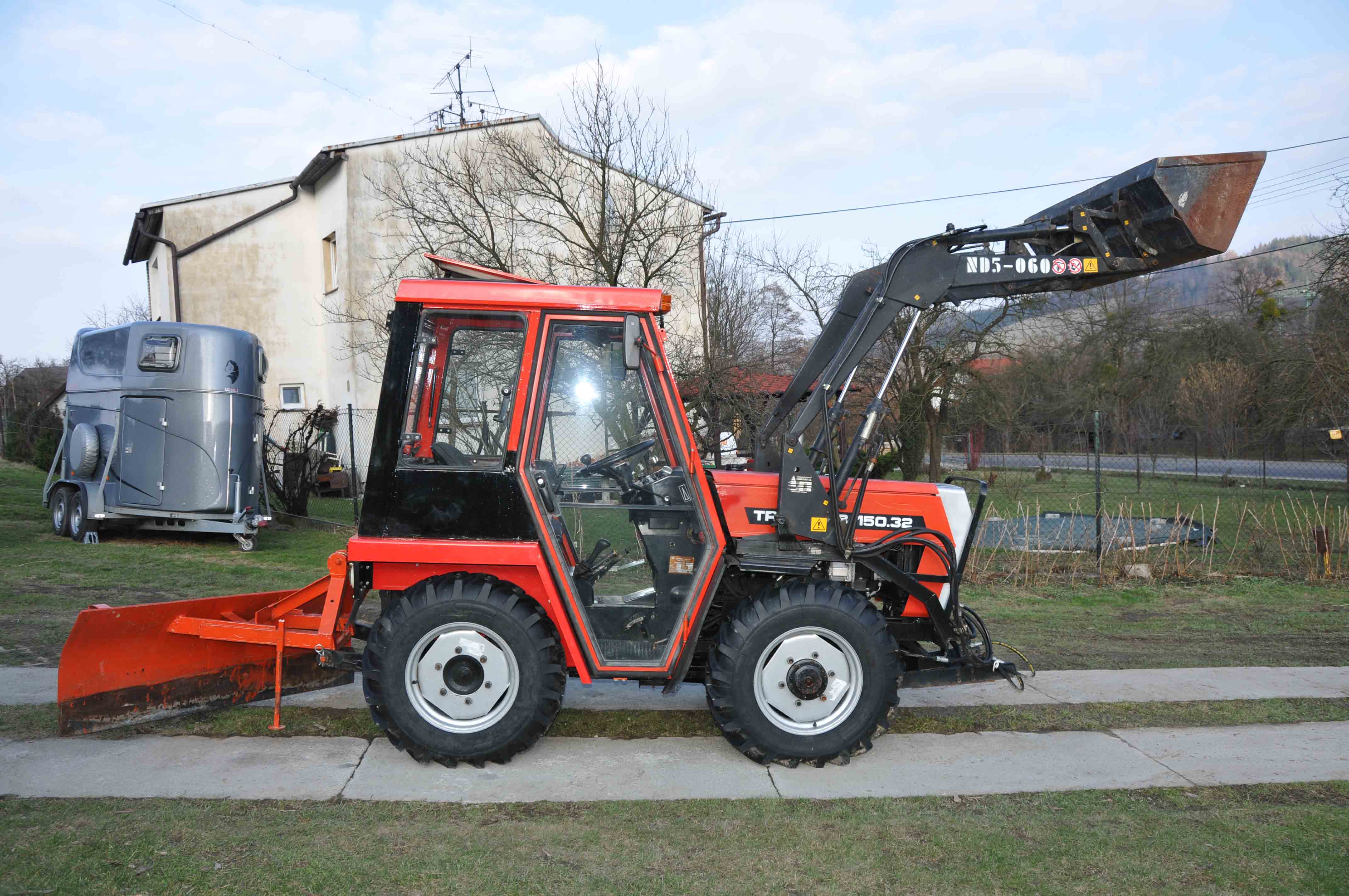 Malotraktor MT8-150.32 s čelním nakladačem  ND5-060