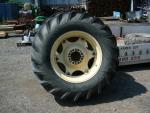 Prodám kompletní kola 16,9-30 z traktoru Zetor 7211.