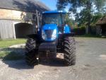 Kolový traktor New Holland T7050