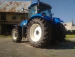Kolový traktor New Holland T7050