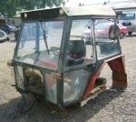 Prodám kabinu z traktoru Zetor 7245. 