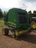 Svinovací lis John Deere 582 a vario komorou