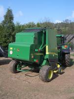 Svinovací lis John Deere 582 a vario komorou