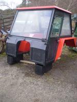 Kabina na traktor Zetor 6911 apod., užší slovenská