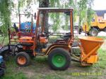 Kubota 4x4 celni radlice na snih a rozmetadlo