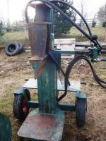 Hydraulická štípačka na dřevo za traktor