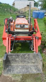 Malotraktor Kubota B1502 4x4 s čelním nakladačem