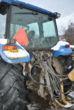 Nabízím traktor New Holland TL100A a vyvážečku Svensson Maskin 11t