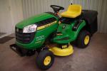 zahradní traktor John Deere X135 R