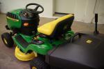 zahradní traktor John Deere X135 R