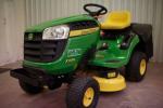 zahradní traktor John Deere X135 R