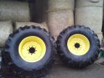 Prodám kola ke kombajnu 24,5-32 John Deere, Claas