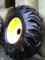 Prodám kola ke kombajnu 24,5-32 John Deere, Claas