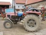 Prodám traktor 2x,cisternu,sypač za traktor.