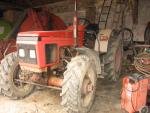 Prodám traktor 2x,cisternu,sypač za traktor.