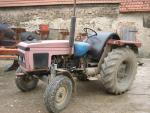 Prodám traktor 2x,cisternu,sypač za traktor.