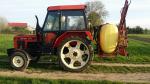Traktor Zetor 6718, nesený postřikovač