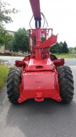 LESNÍ TRAKTOR 4x4, HYDR. RUKA 7,2m na 1,52t, NAKLADAČ na 3t