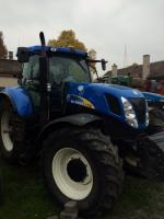Traktor NH T7050
