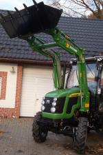  Traktor CHERY s kabinou a čelním nakladačem
