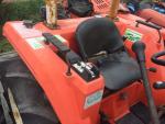Traktor Hinomoto N279 s čelním nakladačem, 4x4, 27 Hp