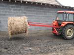 Zadní nakladač, výtah, balíky sena, slámy, balíky, zatáčky
