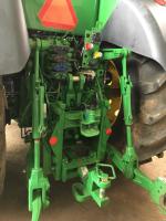 Kolový traktor JOHN DEERE 8370R 