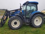 Kolový traktor New Holland s čelním nakladačem