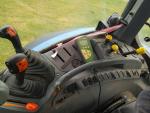Kolový traktor New Holland s čelním nakladačem