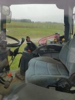 Kolový traktor New Holland s čelním nakladačem