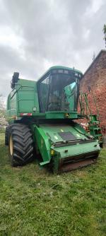Sklízecí mlátičku John Deere WTS 9680
